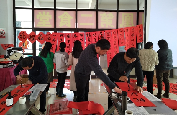 送春聯.jpg 送春聯.jpg